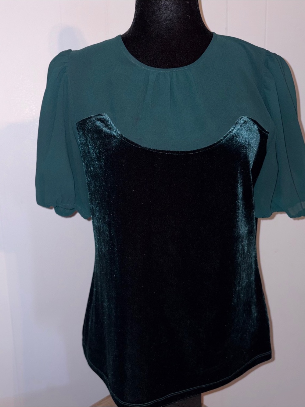 Mod Cloth Women's Green Velvet Contrast Puff Sleeve Top Size Medium